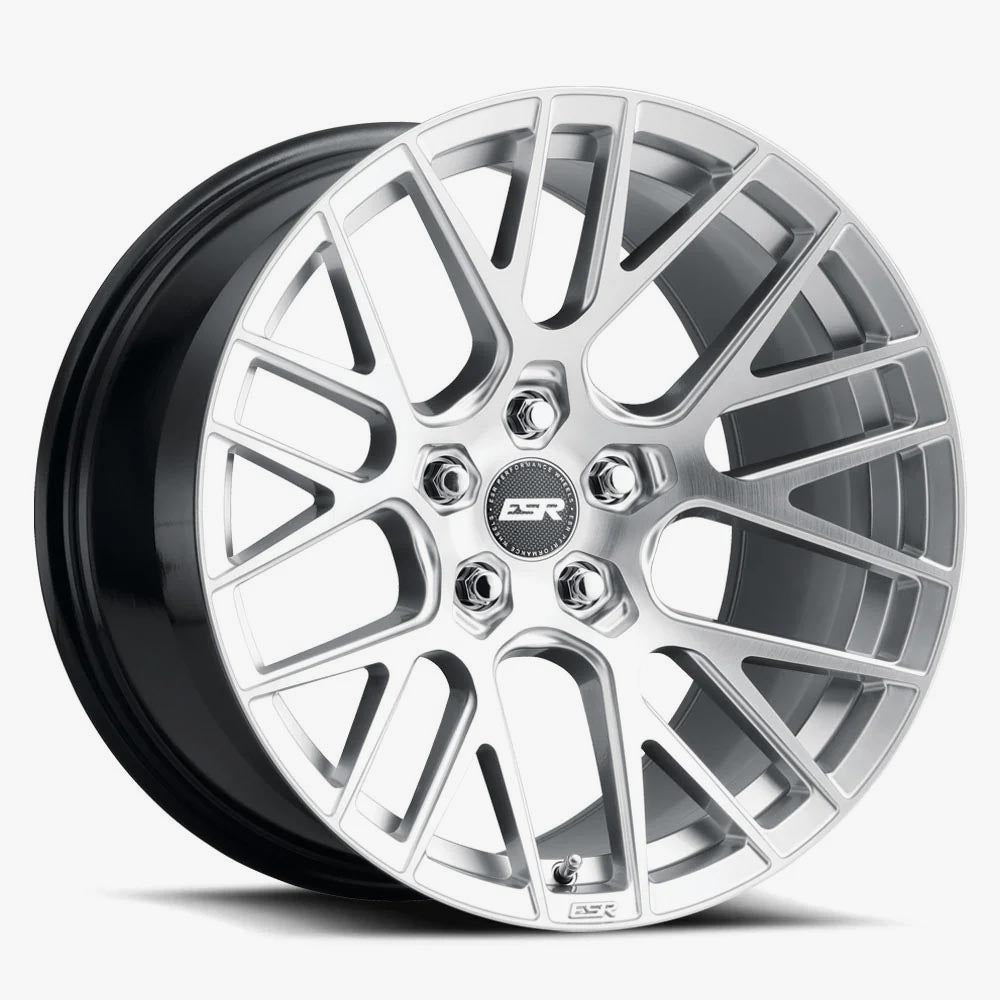 18X8.5 5X114.3 +30 72.56 BRUSHED HYPER SILVER RF11 88551430 RF11BHS